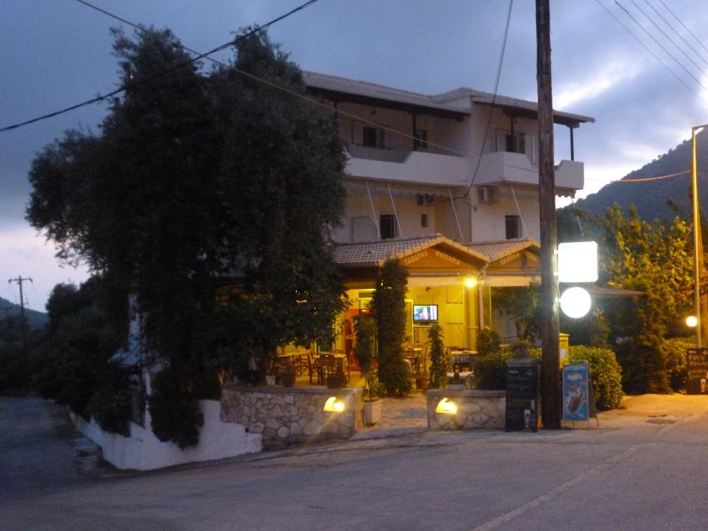 Lichnos Babis Taverna & Rooms Parga Esterno foto